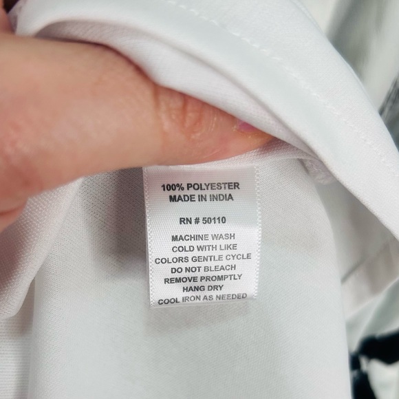 Black and White Geometric Dress - Picture 10 of 11